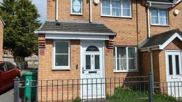 Comfort Townhome | Blackout drapes, iron/ironing board, free WiFi