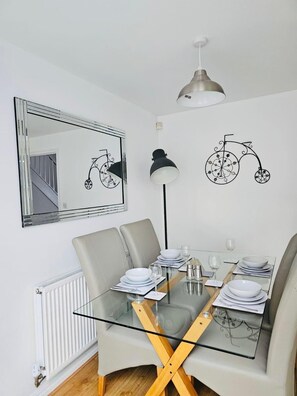 Comfort Townhome | Lounge