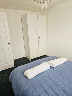 คอมฟอร์ททาวน์โฮม | ผ้าม่านกันแสง, เตารีด/โต๊ะรีดผ้า, Wi-Fi ฟรี