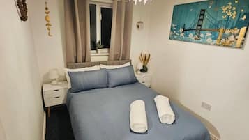 Comfort Townhome | Blackout curtains, iron/ironing board, free WiFi