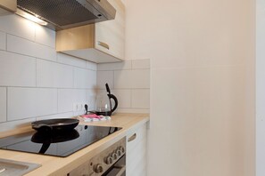 冰箱、烤箱、炉灶、电热水壶