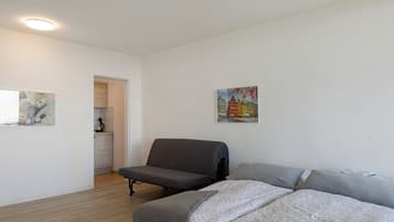 1 bedroom, bed sheets