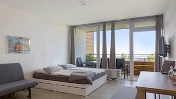 1 bedroom, bed sheets