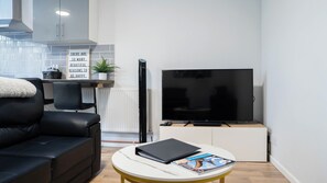 Smart TV, books - Reardon near warwick hospital, free parking, fast wifi, sleeps 5 (Warwick)