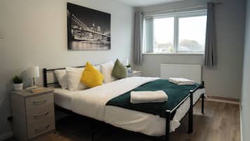 4 bedrooms, iron/ironing board, WiFi, bed sheets