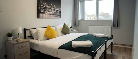 4 chambres, fer et planche à repasser, Wi-Fi, draps fournis