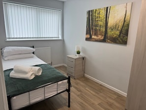 4 slaapkamers, een strijkplank/strijkijzer, wifi, beddengoed