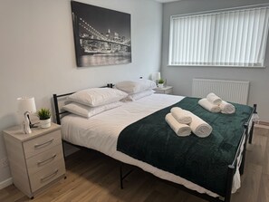 Iron/ironing board, WiFi, bed sheets