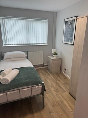 Iron/ironing board, WiFi, bed sheets