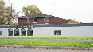 Exterior - Reardon near warwick hospital, free parking, fast wifi, sleeps 5 (Warwick)