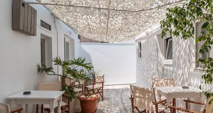 Studio 'A Tinian Room 5' with Shared Terrace, Shared Garden and Air Conditioning