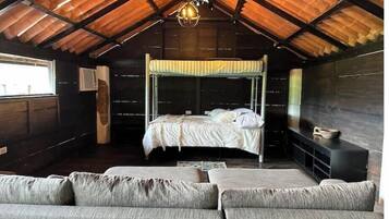 8 bedrooms, WiFi, bed sheets