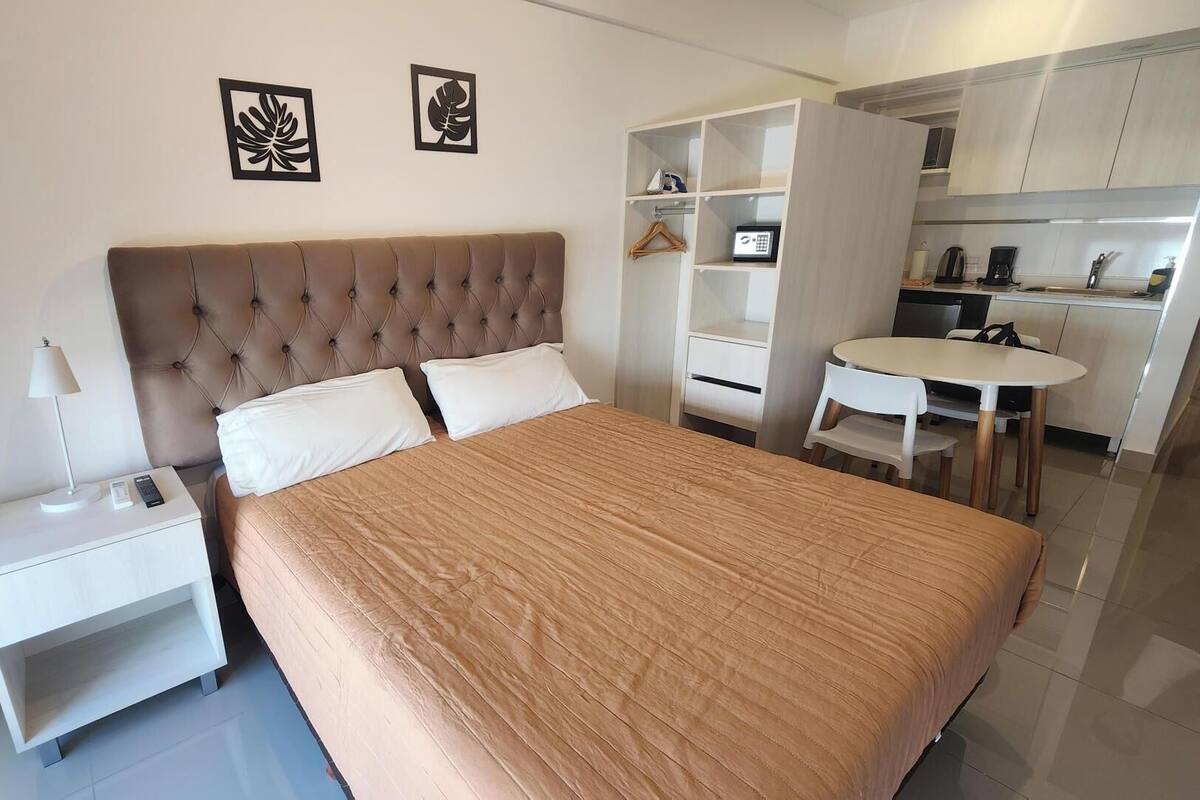 Studio (502) | Iron/ironing board, WiFi (free)