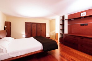 Appartement, 1 grand lit et 1 canapé-lit | Fer et planche à repasser, Wi-Fi gratuit