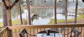WATERFRONT with private dock ,boat ramp, paddle boats and Kayaks!!