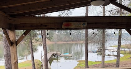 WATERFRONT with private dock ,boat ramp, paddle boats and Kayaks!!