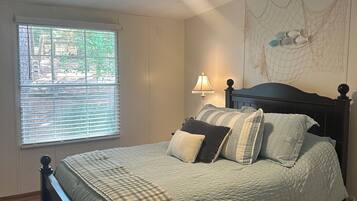 5 bedrooms, iron/ironing board, free WiFi, bed sheets