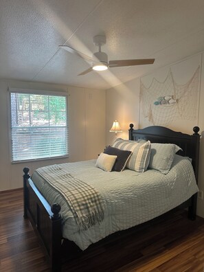 5 bedrooms, iron/ironing board, free WiFi, bed sheets