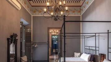 4 bedrooms, WiFi, bed sheets