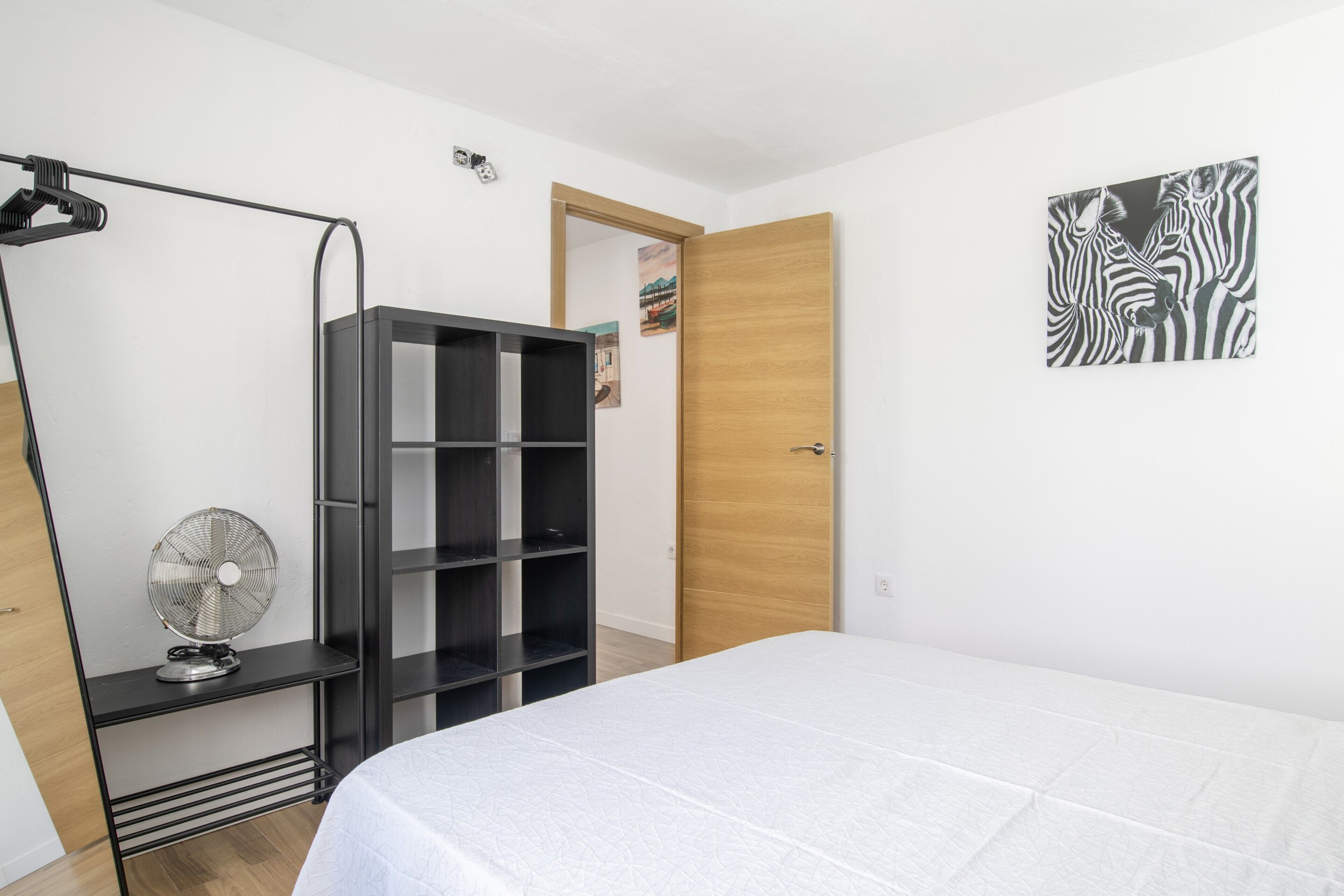 1 chambre, fer et planche à repasser, draps fournis