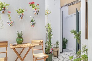 Outdoor dining - Holiday Home 'Espelete 2' with Shared Terrace (El Puerto de Santa María)