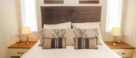 2 室のベッドルーム、客室ごとに異なる装飾、客室ごとに異なるインテリア、WiFi (無料)