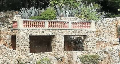 Charming apartment with condominium pool