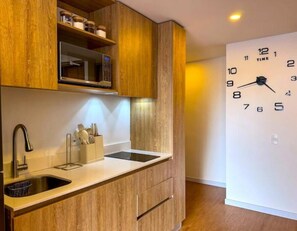 Køkkentøj/tallerkener/redskaber