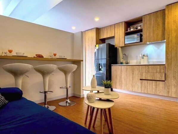 Cookware/dishes/utensils