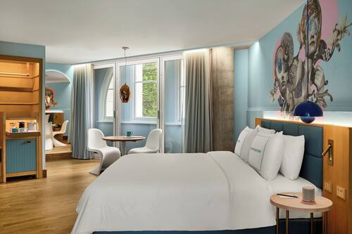 Suite, 1 cama King size | Ropa de cama hipoalergénica y artículos del minibar gratis