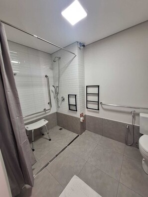 Standard Room, 1 Double Bed, Accessible | Bathroom