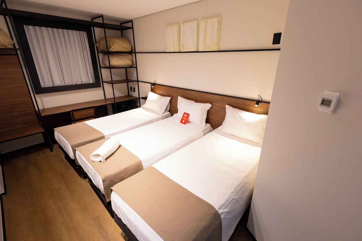 Chambre Supérieure, 3 lits une place
