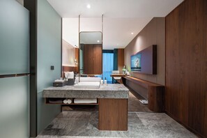 Quarto luxo, 2 camas de solteiro | Frigobar (abastecido com itens grátis), cortinas blackout