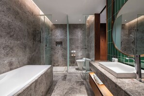 Kamar Deluks, 1 Tempat Tidur King | Kamar mandi | Perlengkapan mandi gratis, pengering rambut, jubah mandi, dan sandal