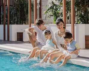 Hồ bơi ngoài trời, mở cửa từ 7:00 đến 20:00, dù/ô trên bãi biển/hồ bơi 