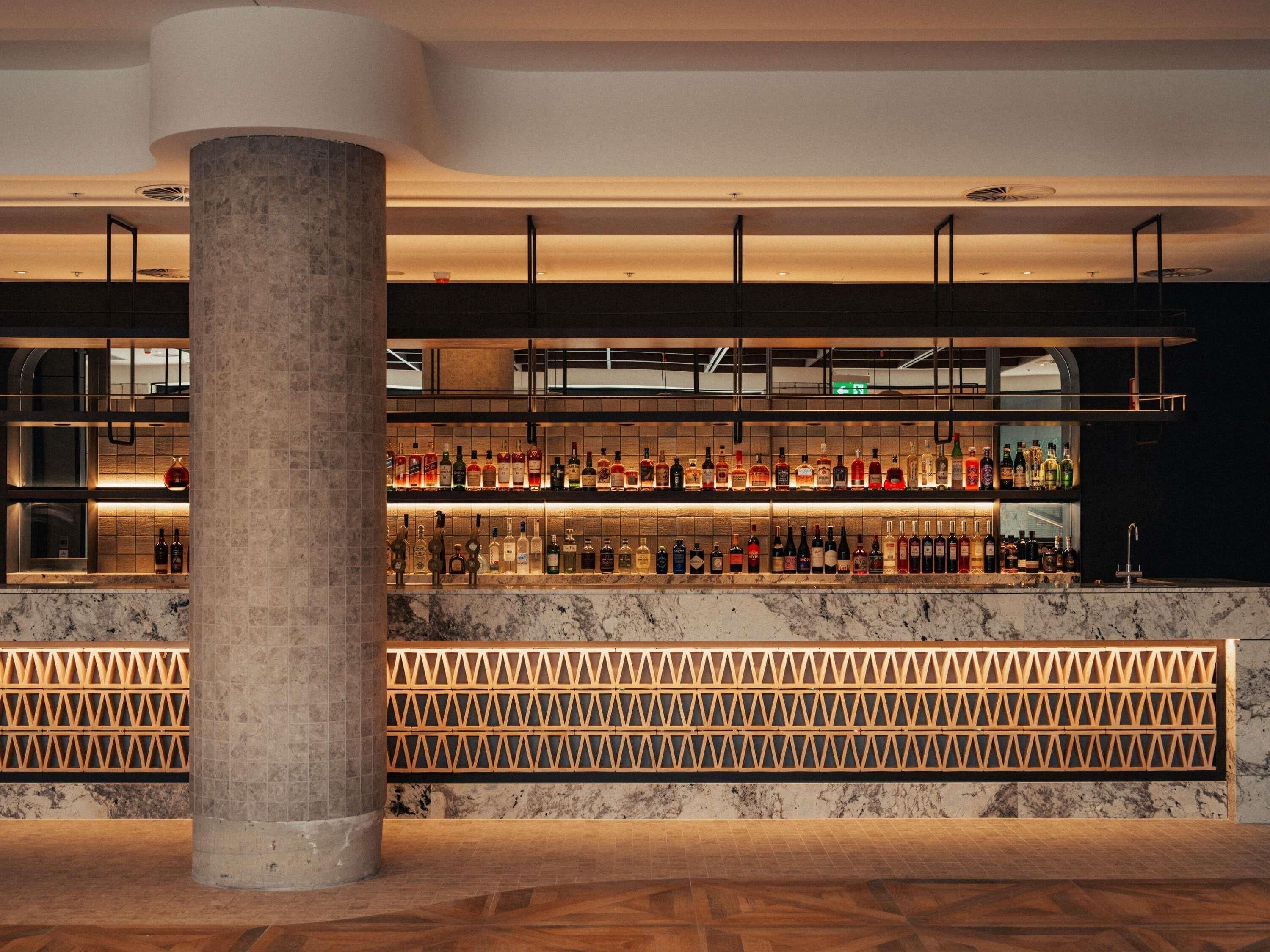 2 bars/lounges, poolside bar