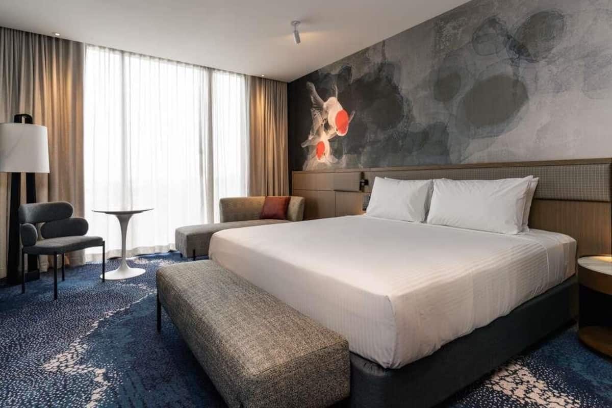 Deluxe Room, 1 King Bed | Frette Italian sheets, premium bedding, memory-foam beds, in-room safe