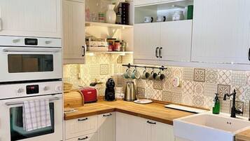 Mikrowelle, Ofen, Herdplatte, Geschirrspüler