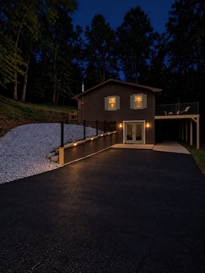A two-story house with a covered porch and a driveway leading to the entrance. - Dual Living Areas 2 Kitchens + 2 Living Rooms Dogs Welcome Near UT (Knoxville)