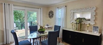 Mountain Vibe, Dog Friendly, 2 Kitchens, Huge New Front Deck, Sleeps 10, 1900sf