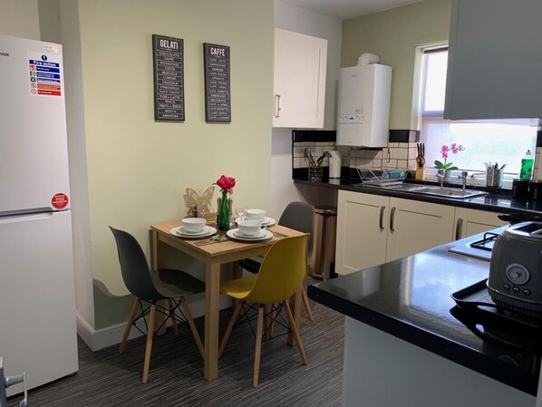 Private kitchen - Buccleuch Whole Apartment (Kettering)