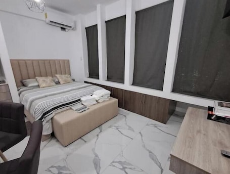 1 bedroom, WiFi, bed sheets. Executive Suite Apartment for 2 St. Michael Res.