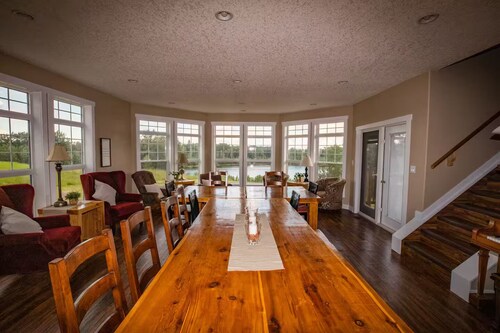 The Winding Road Homestead - 3 BDRM each has full ensuite; quiet,country retreat