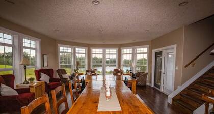 The Winding Road Homestead - 3 BDRM each has full ensuite; quiet,country retreat