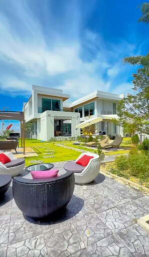 Vila, 4 quartos, para fumantes, piscina particular | Área da propriedade