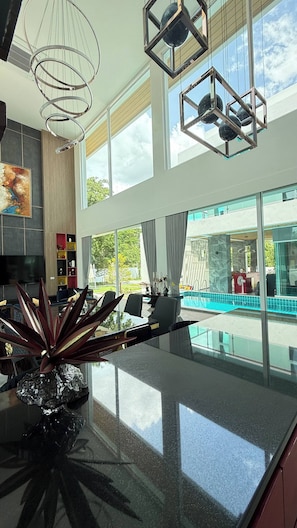 Villa, 4 habitaciones, para fumadores, alberca privada | Restaurantes