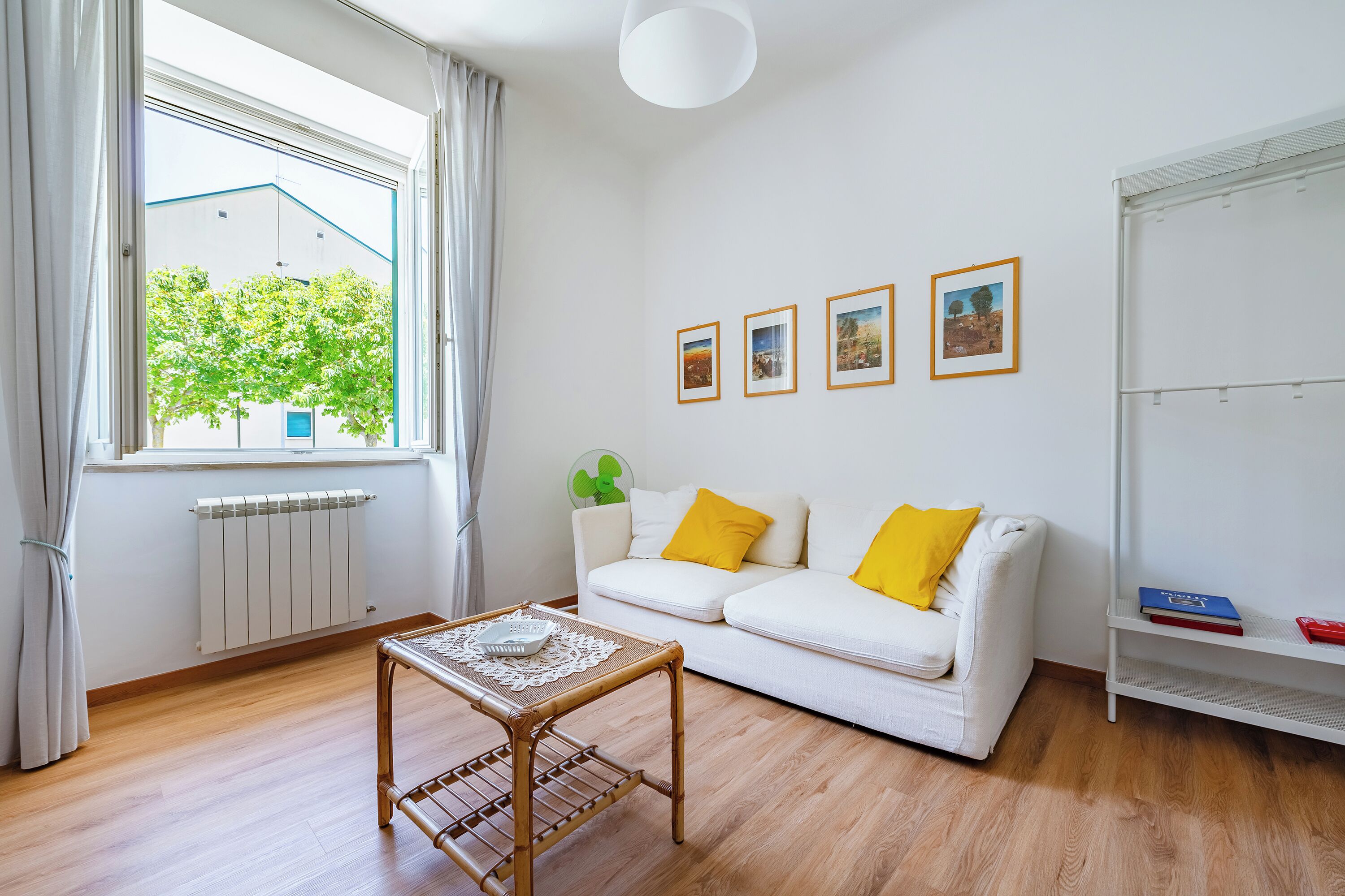 Family Apartment, Multiple Bedrooms (L' Alì Apartment Noci) | Living area | 21-inch plasma TV with digital channels