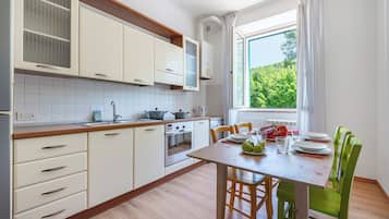 Apartamento familiar, varias habitaciones (L' Alì Apartment Noci) | Cocina privada | Frigorífico, horno, placa de cocina y lavavajillas