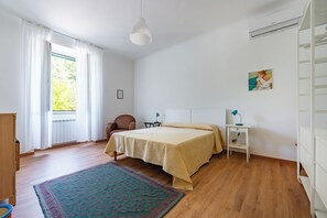 Family Apartment, Multiple Bedrooms (L' Alì Apartment Noci) | 2 bilik tidur, seterika/papan seterika, Wi-fi percuma, cadar katil 