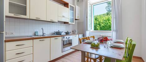 家庭公寓, 2 间卧室 (L' Alì Apartment Noci) | 私人厨房 | 冰箱、烤箱、炉灶、洗碗机